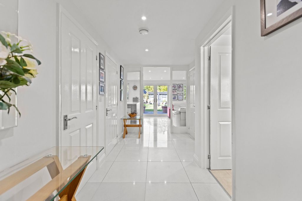 Property photo 2 of 24