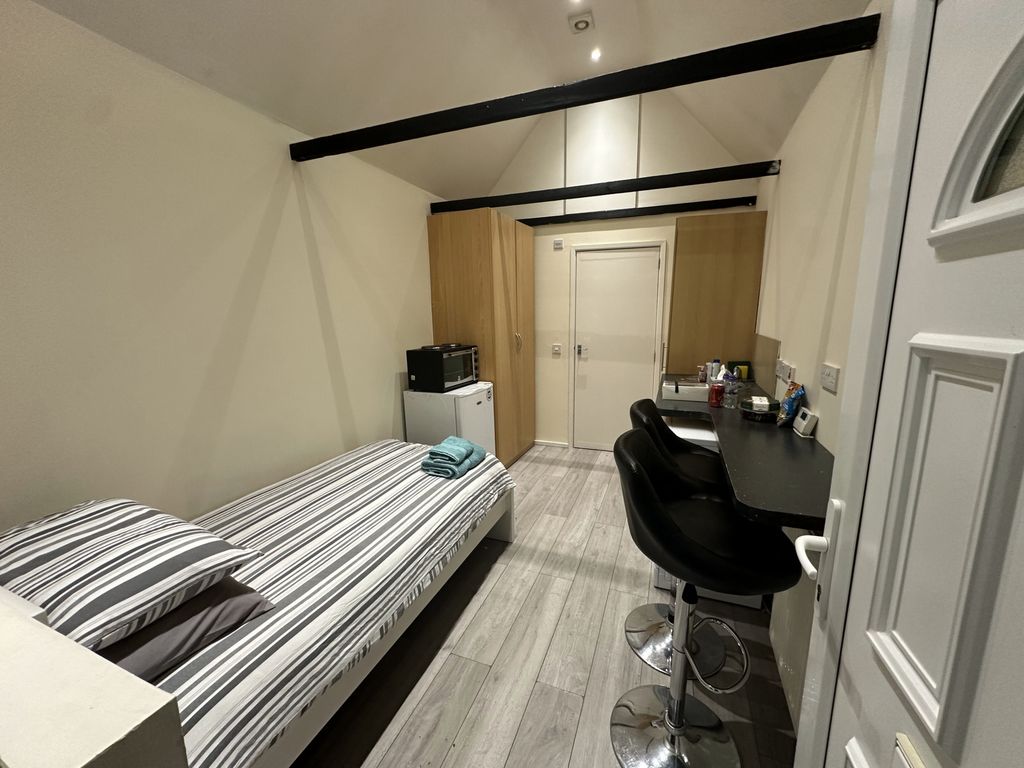 Property photo 2 of 8 Photo 5