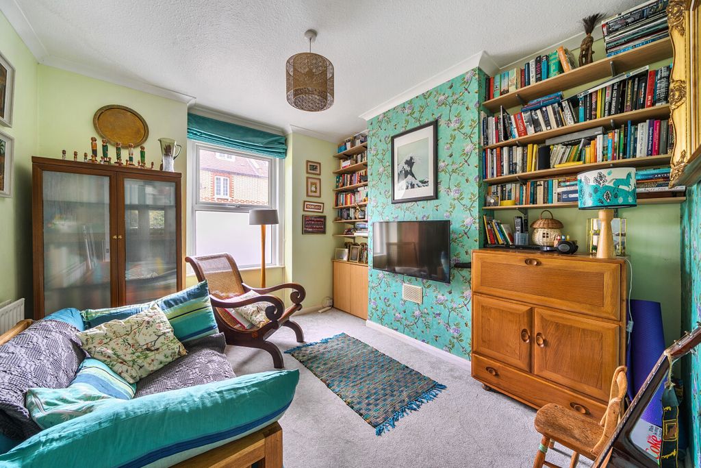 Property photo 2 of 12 1484967-11-6A4629...