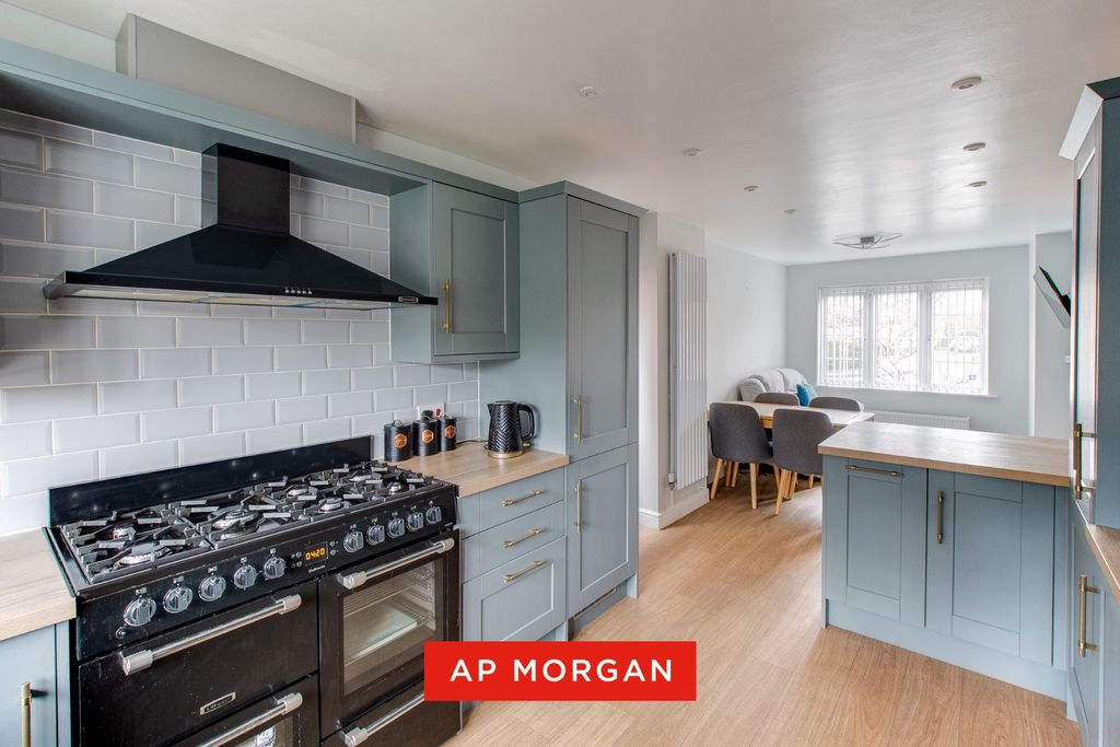 Property photo 3 of 21 Picture No. 14