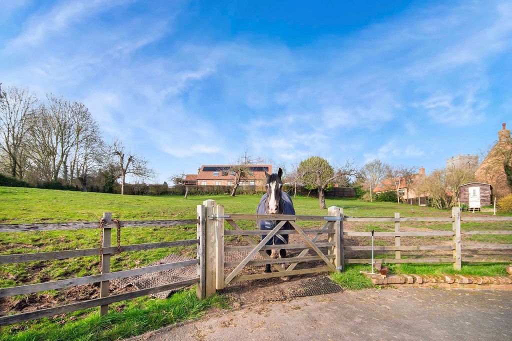 Property photo 3 of 35