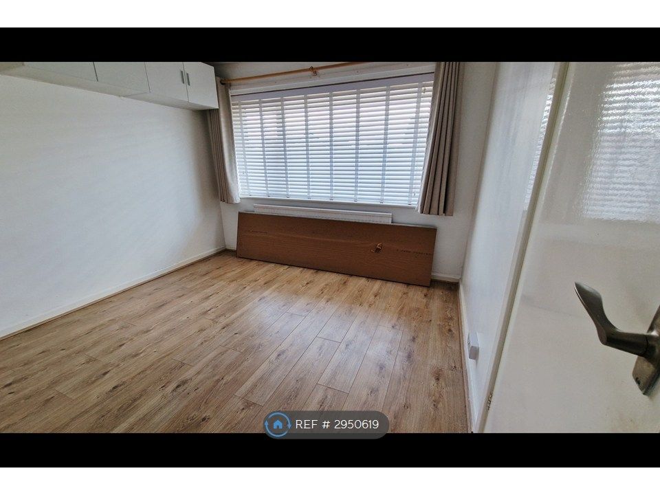 Property photo 2 of 5 Bedroom
