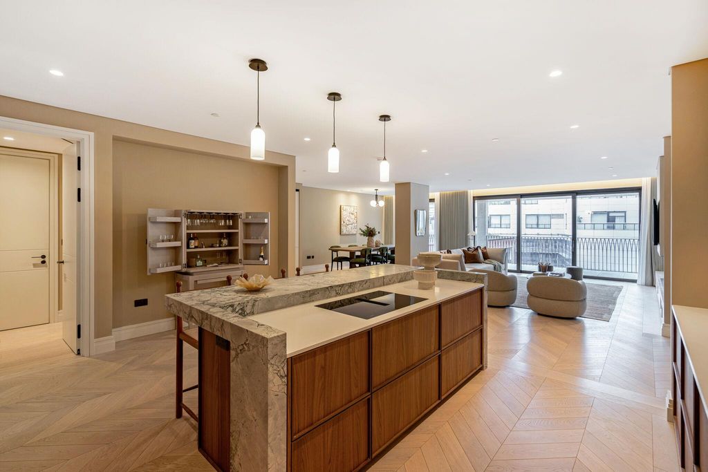 Property photo 3 of 87 Image