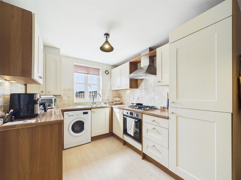 Property photo 2 of 12 Kitchen