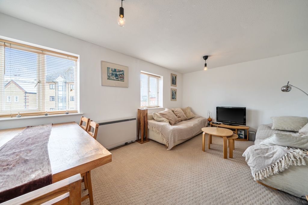 Property photo 2 of 9 1415760-7-6994941...