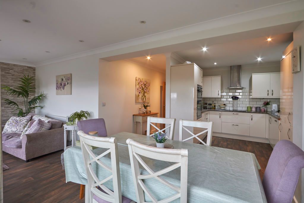 Property photo 3 of 17 Living Space