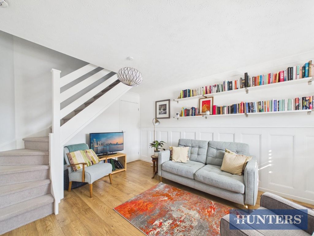 Property photo 3 of 11 Lounge Alt