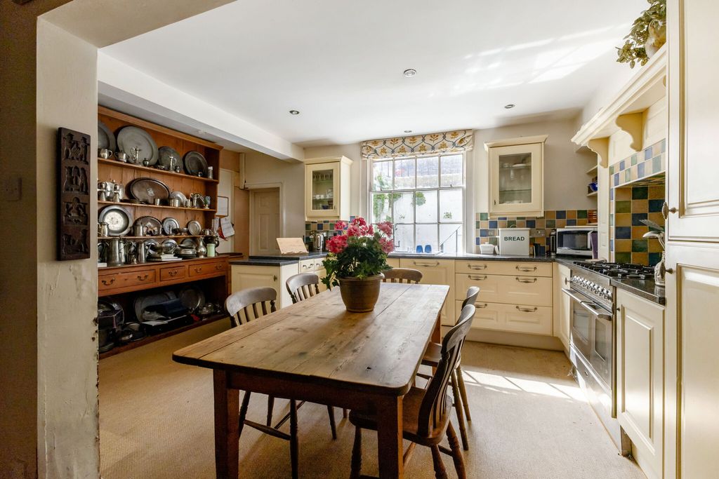 Property photo 2 of 14 Kitchen/Dining Room