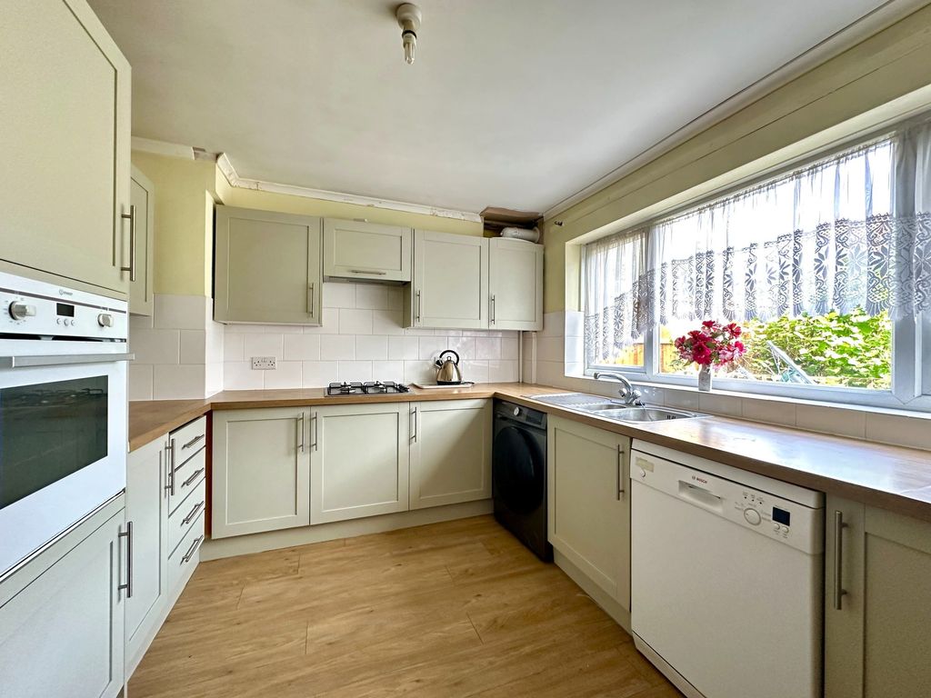Property photo 3 of 13 Kitchen