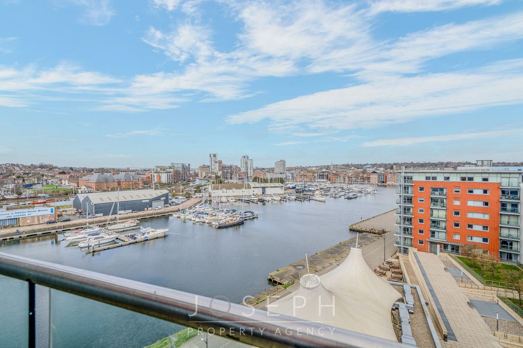 Property photo 2 of 13