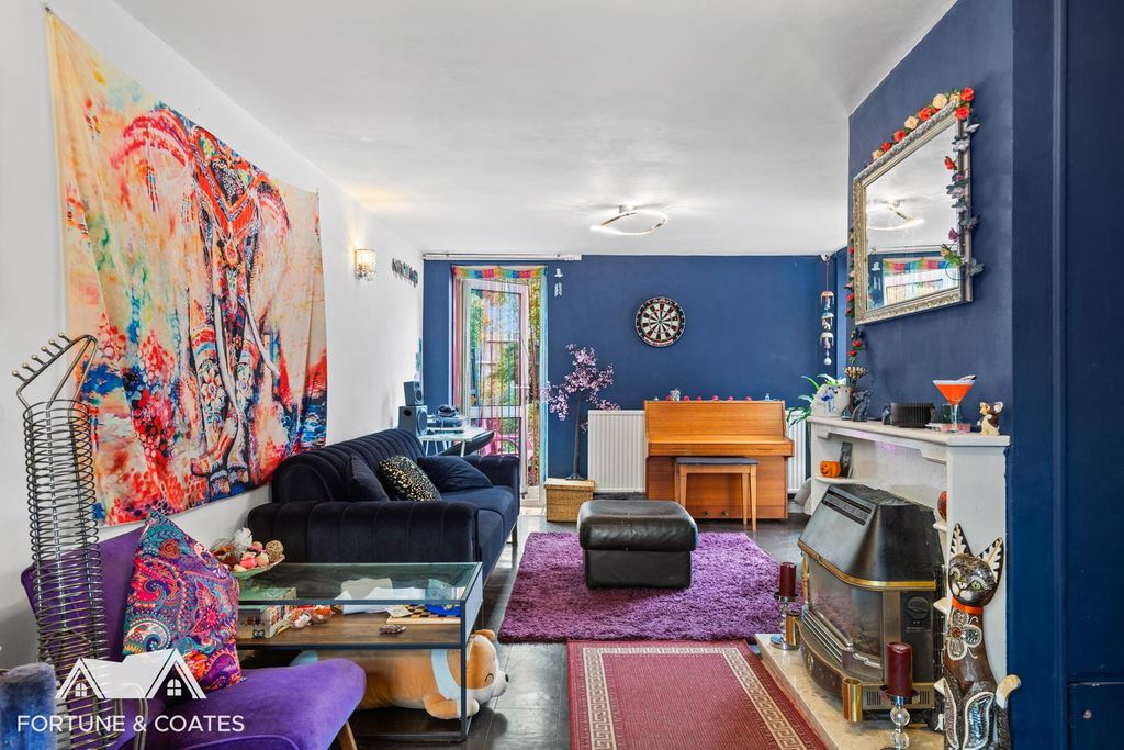 Property photo 2 of 14 Woodcroft_7.Jpg