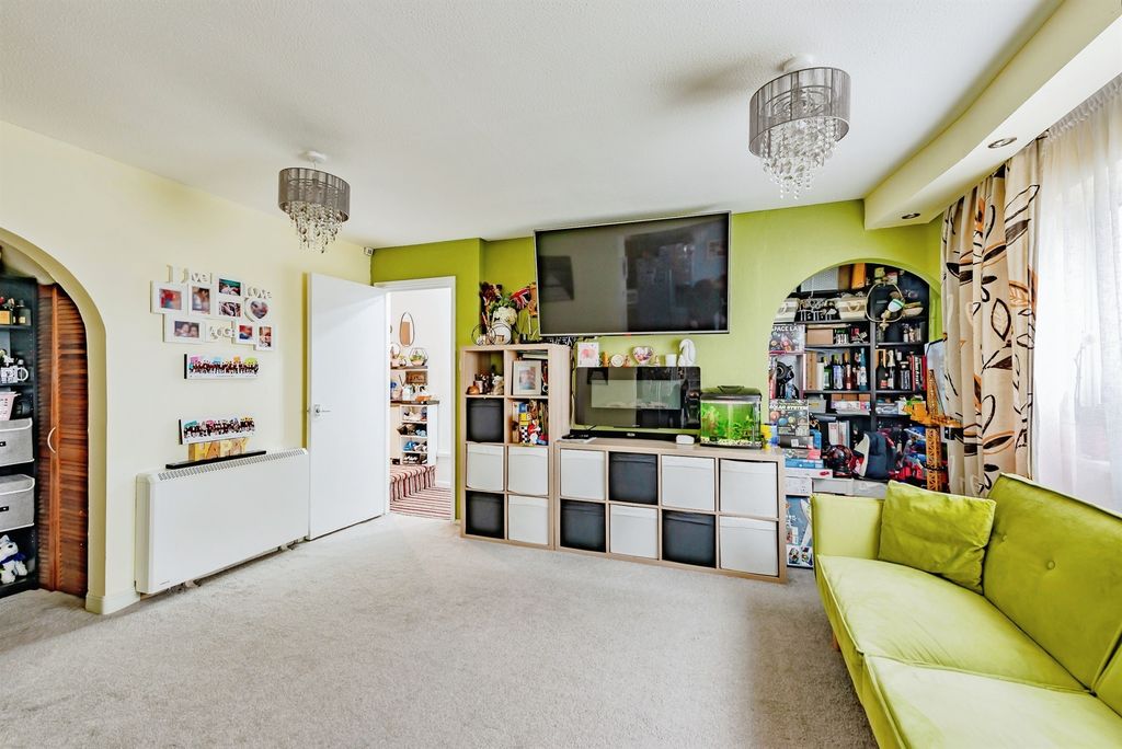 Property photo 3 of 16