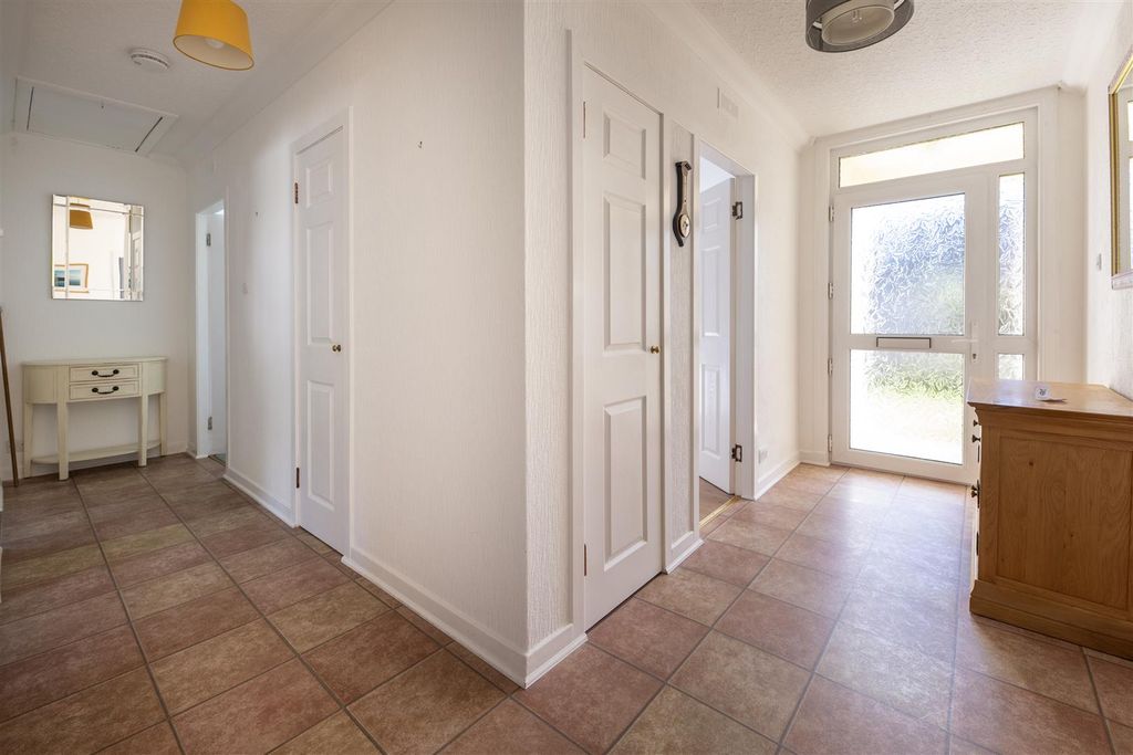 Property photo 3 of 18 Station Crescent 0021.Jpg