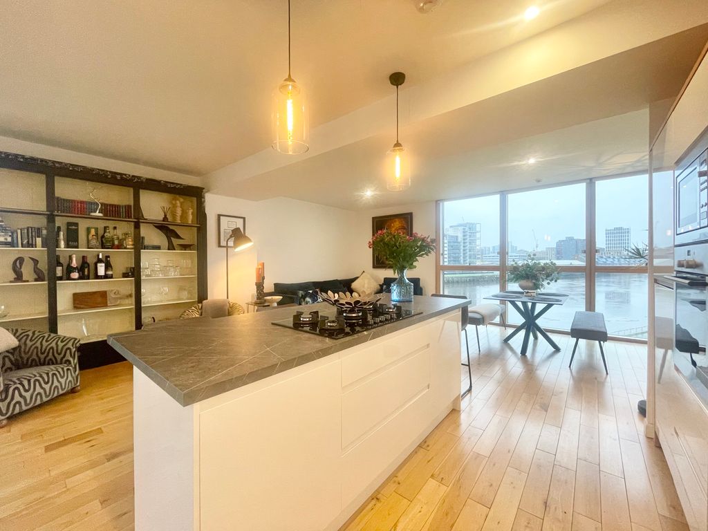 Property photo 2 of 21 Living Area