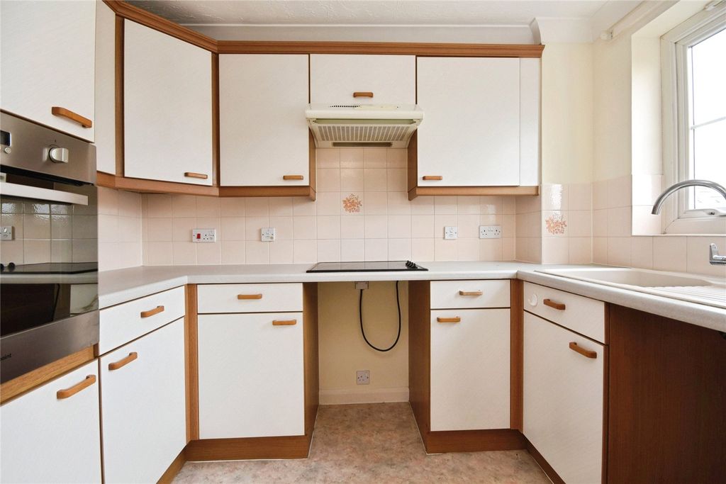 Property photo 3 of 14 Kitchen