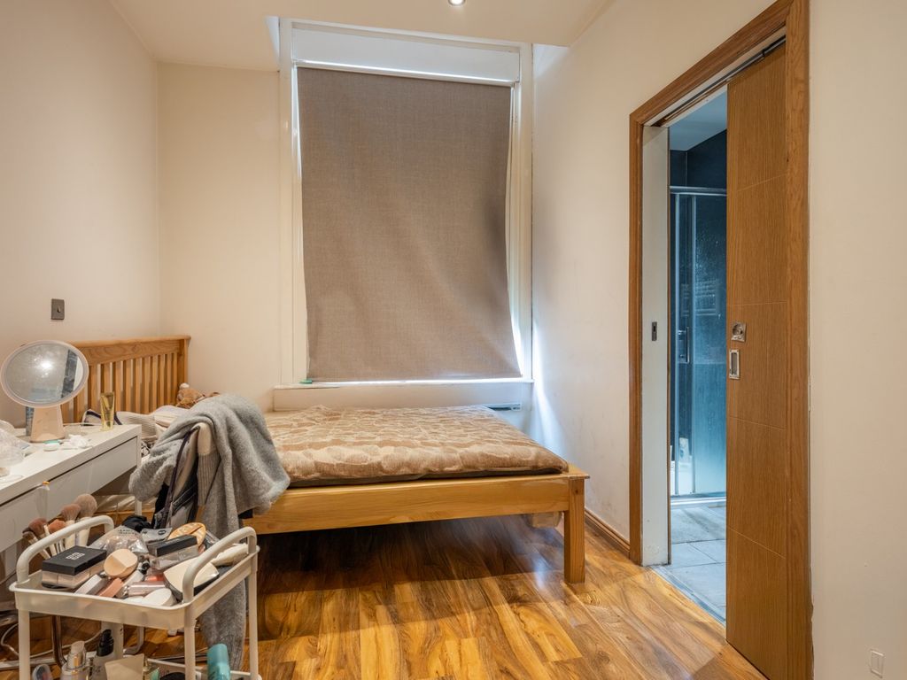 Property photo 3 of 4 4037343