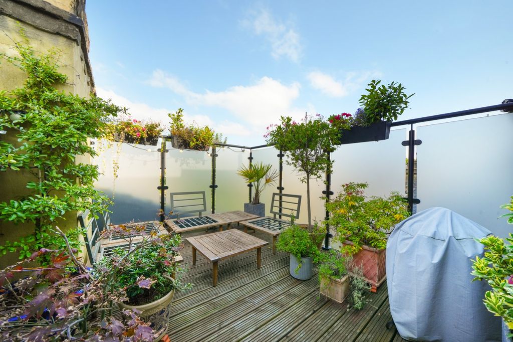 Property photo 2 of 23 Picture No. 14