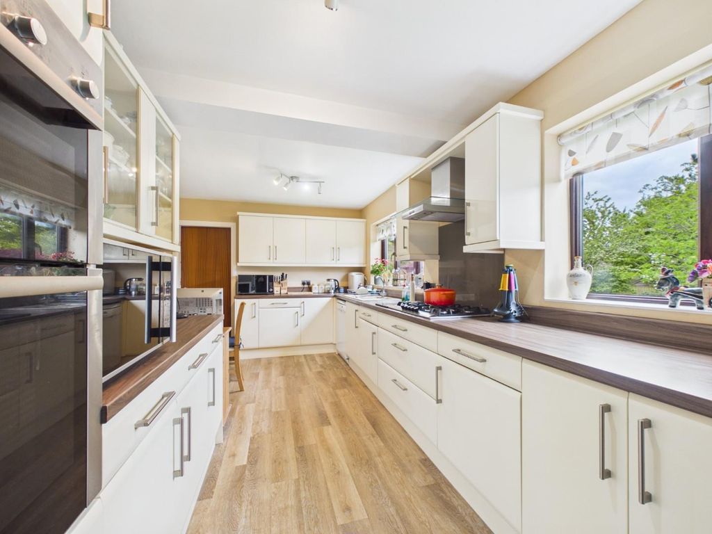Additional image 10 of 5 bed property for saleDalesway, Eldwick, Bingley BD16