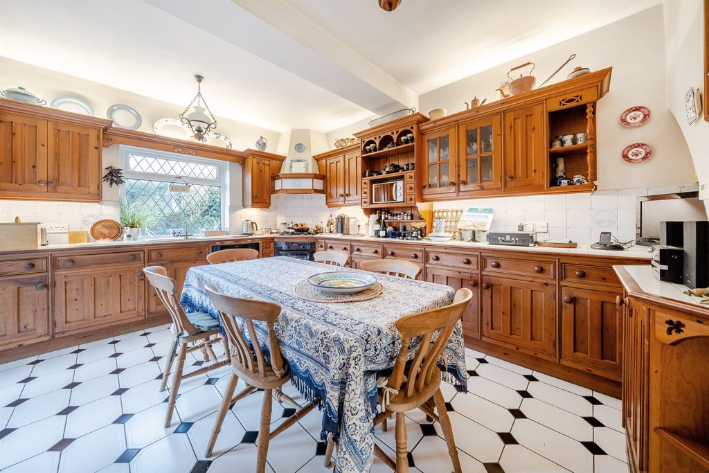 Property photo 3 of 17