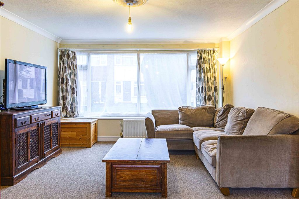 Property photo 3 of 15 Picture No. 18