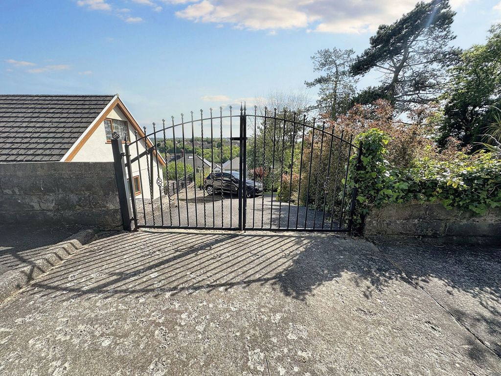 Property photo 1 of 30
