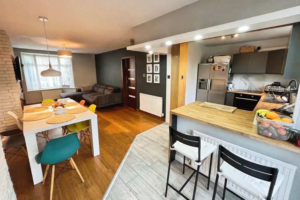 Property photo 3 of 16 Picture No. 21