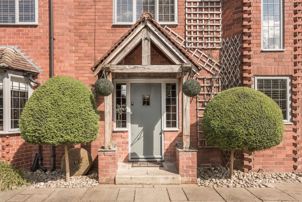 Property photo 3 of 77