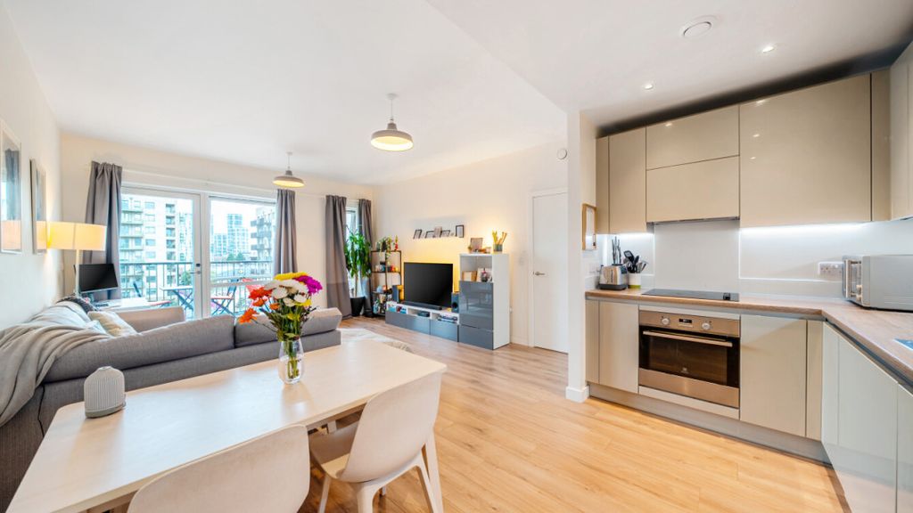 Property photo 1 of 21