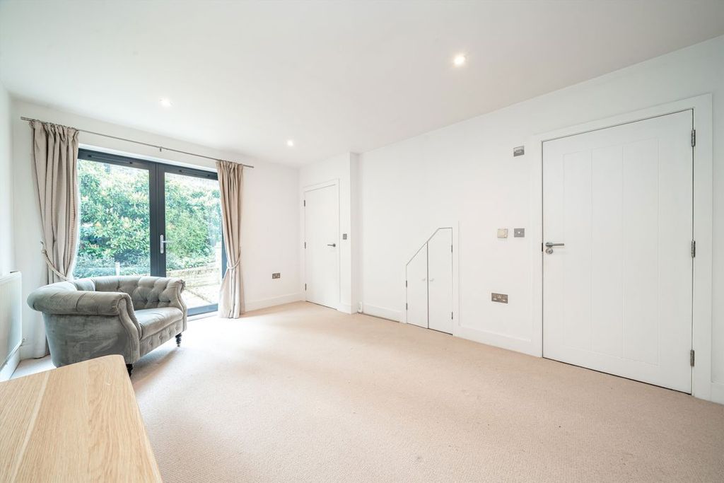 Property photo 3 of 4