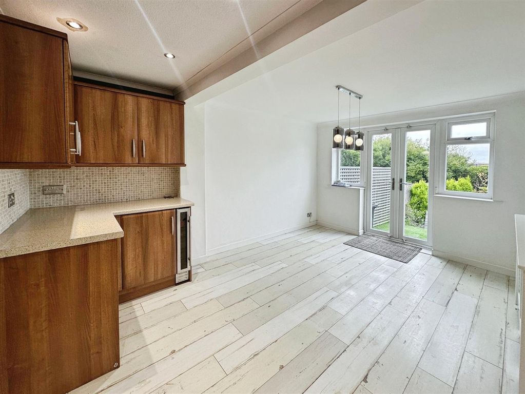 Property photo 2 of 15 Dining Kitchen