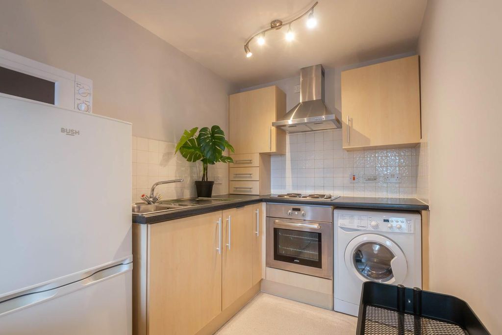 Property photo 3 of 8 Kitchen