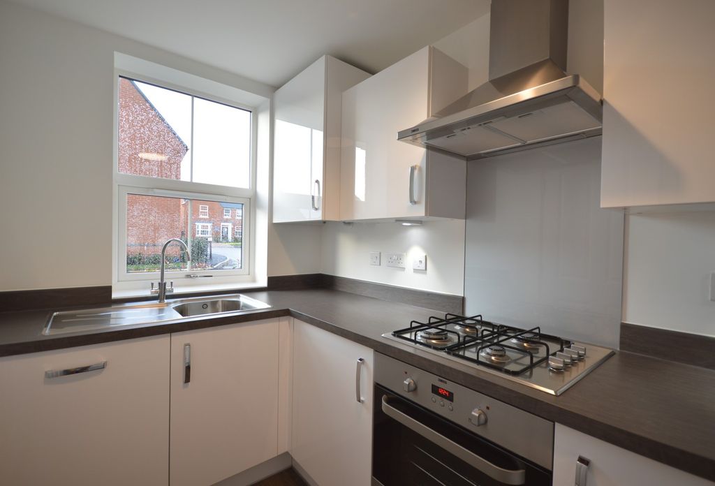 Property photo 3 of 8 Kitchen
