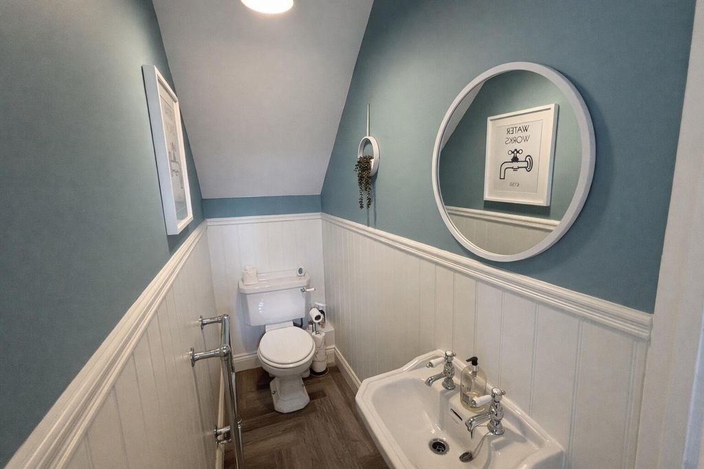 Property photo 3 of 27 WC