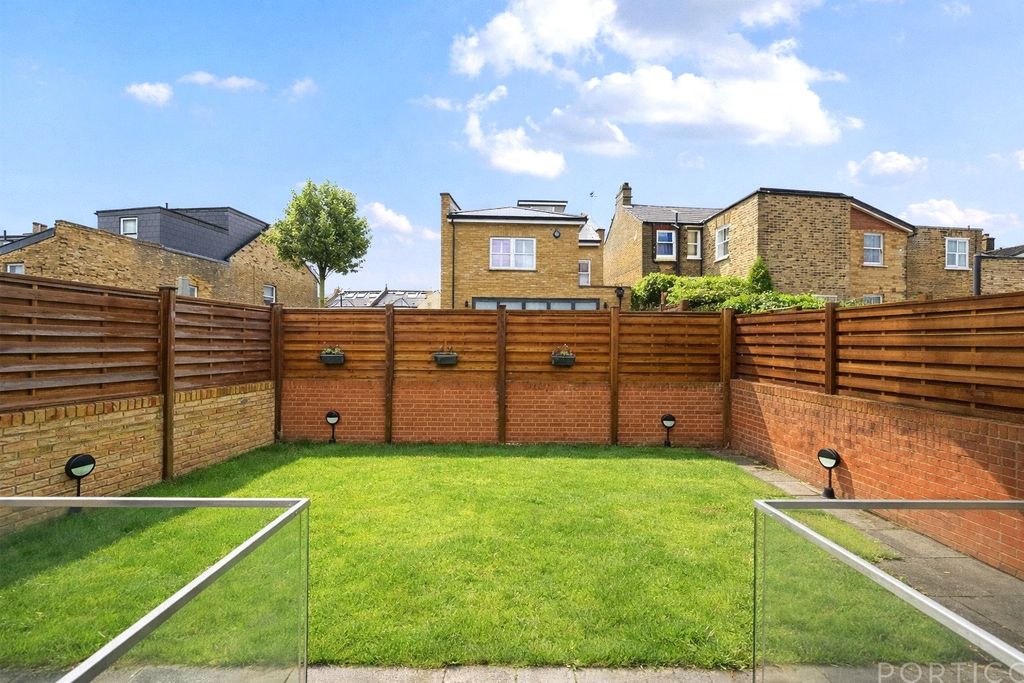 Property photo 3 of 14 Garden