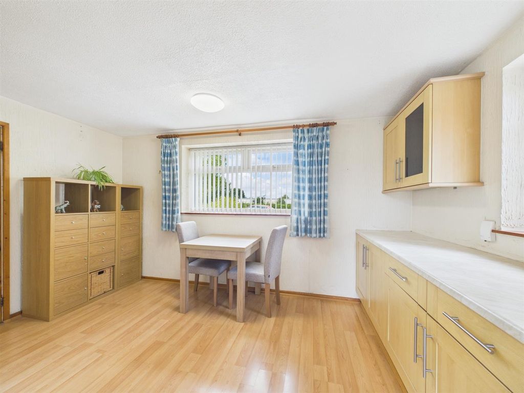 Property photo 3 of 17 3 - Three-Bedroom House In Patchway.Jpg