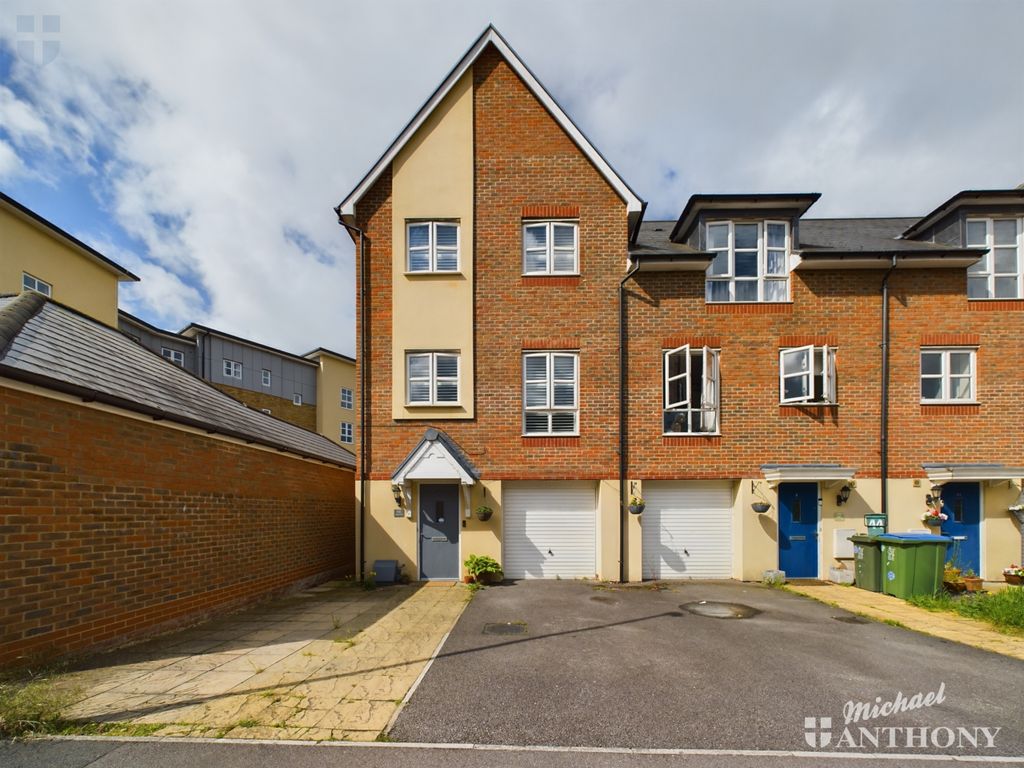 Property photo 1 of 18 Cam02538G0-Pr0306-Still006