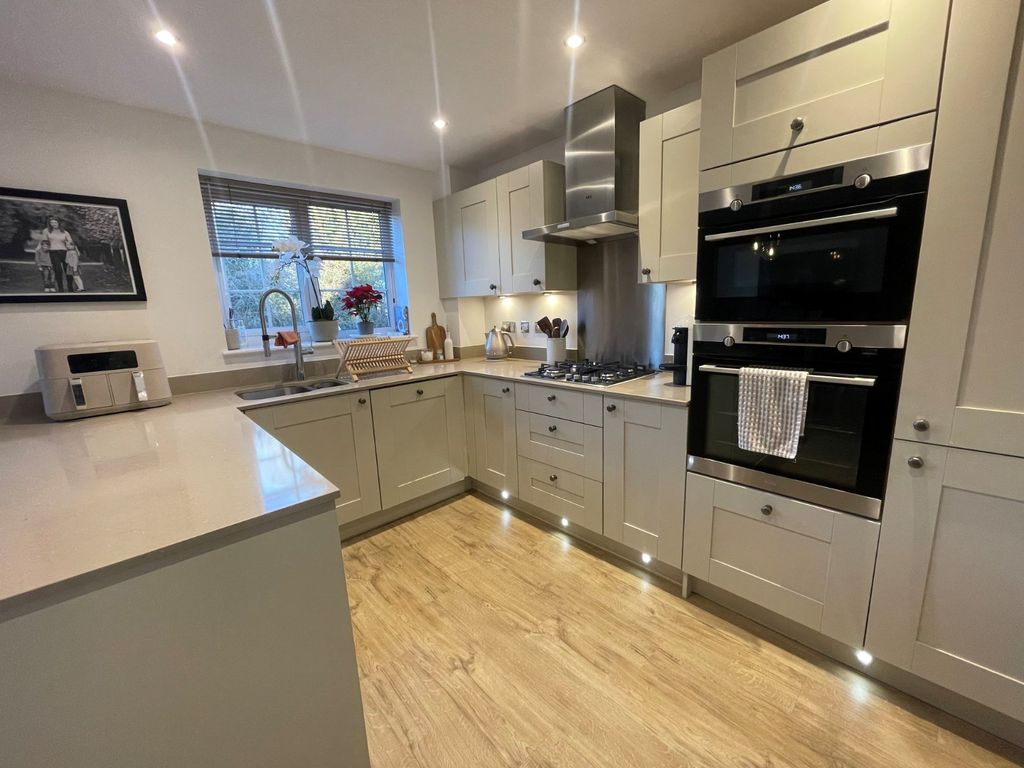 Property photo 3 of 19 Picture No. 04