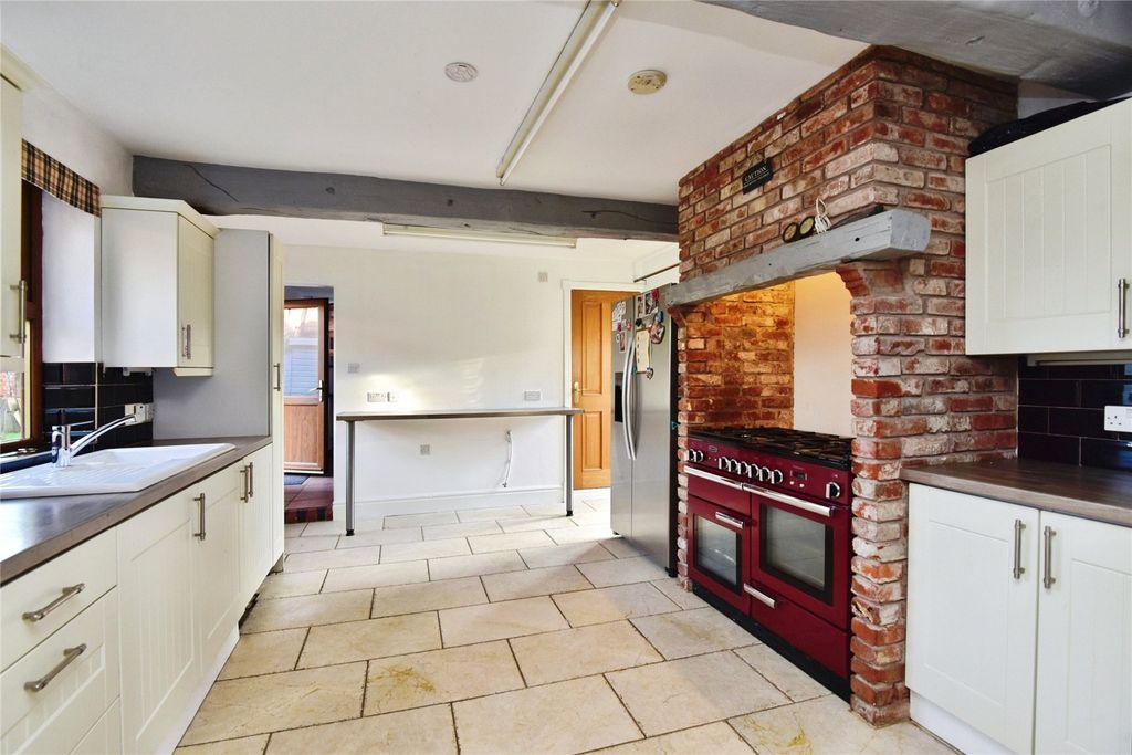 Property photo 2 of 15 Picture No. 11