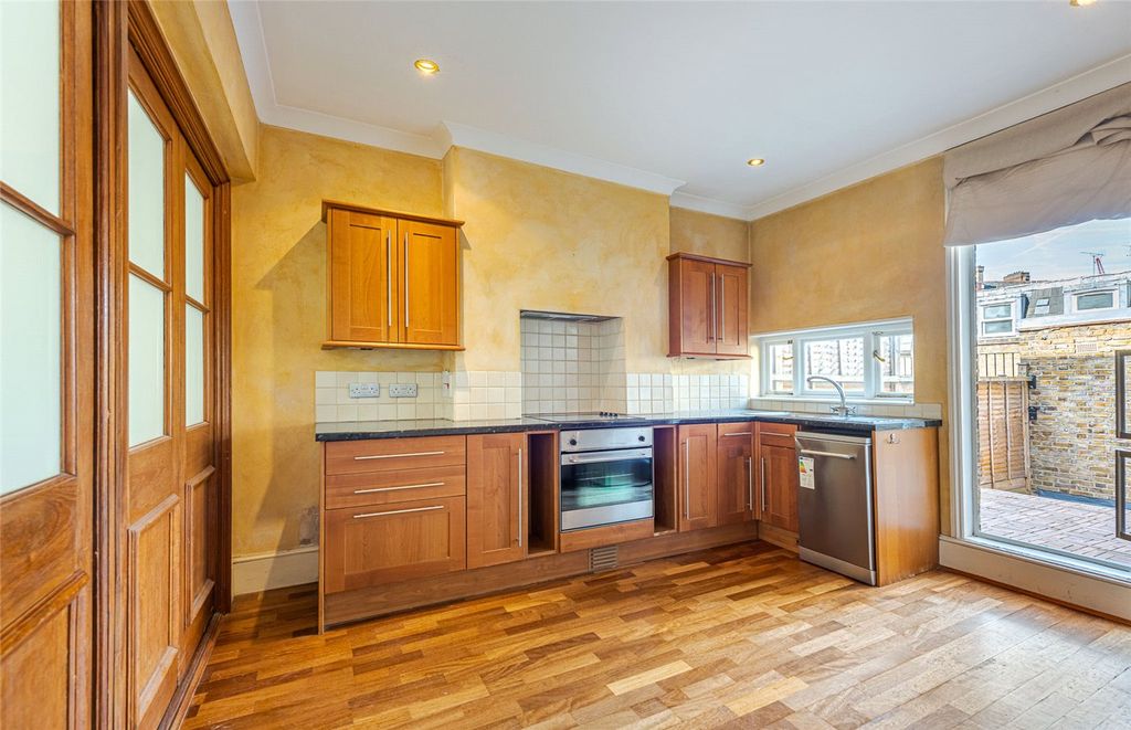 Property photo 2 of 11 Picture No. 12