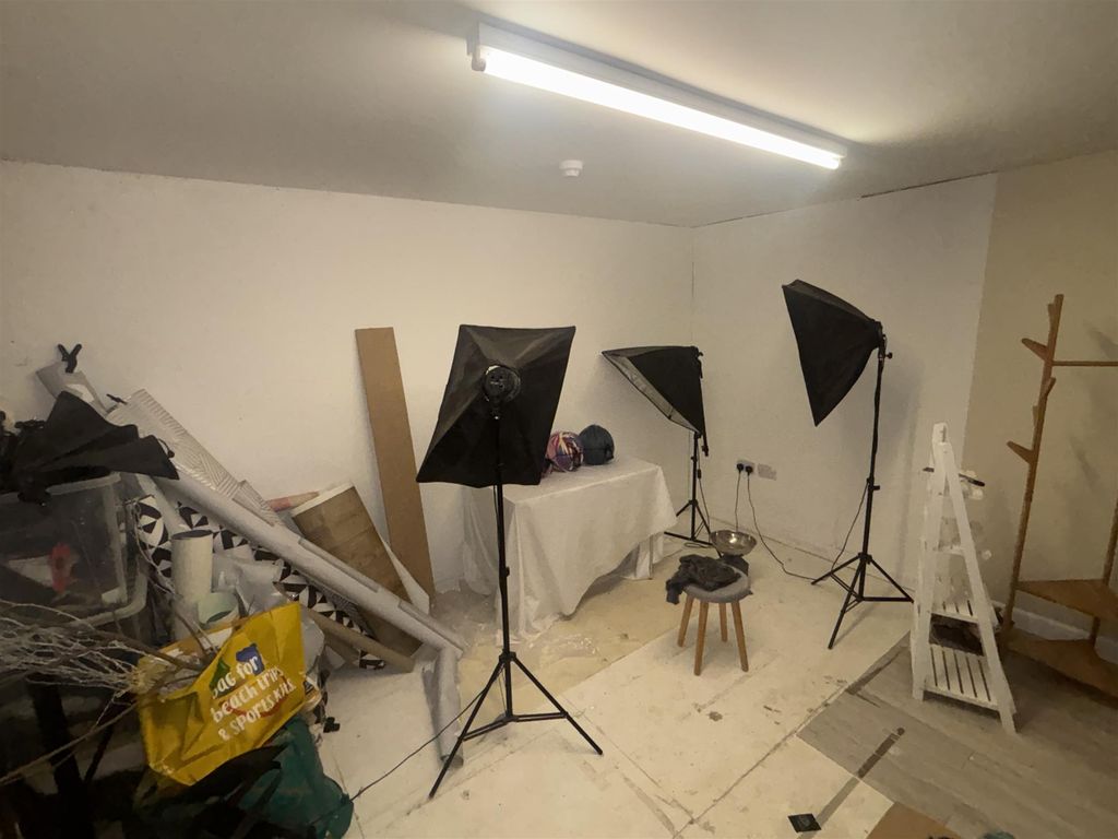 Property photo 3 of 7 Photo 2