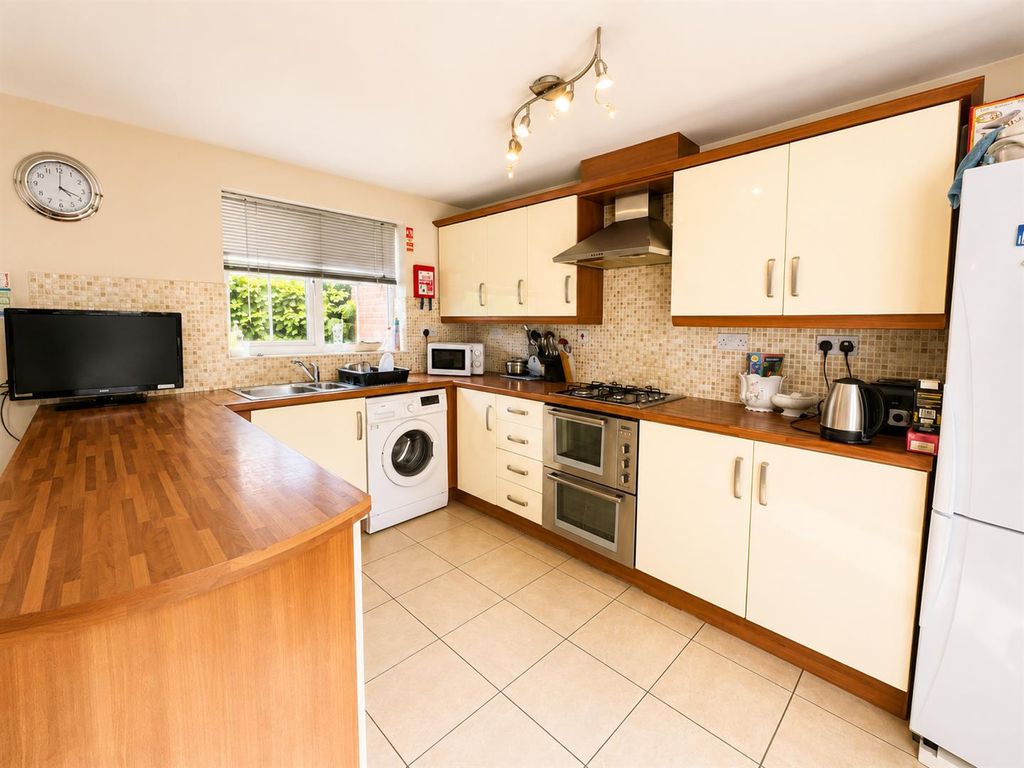Property photo 3 of 6 Afb7E72A-C386-4E47-9E05-94E9A10Dfe45.Png