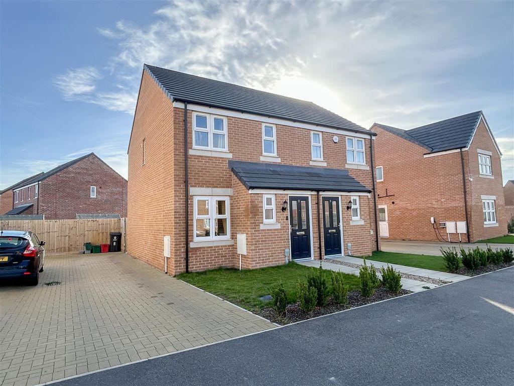 Property photo 1 of 14 Outside Front