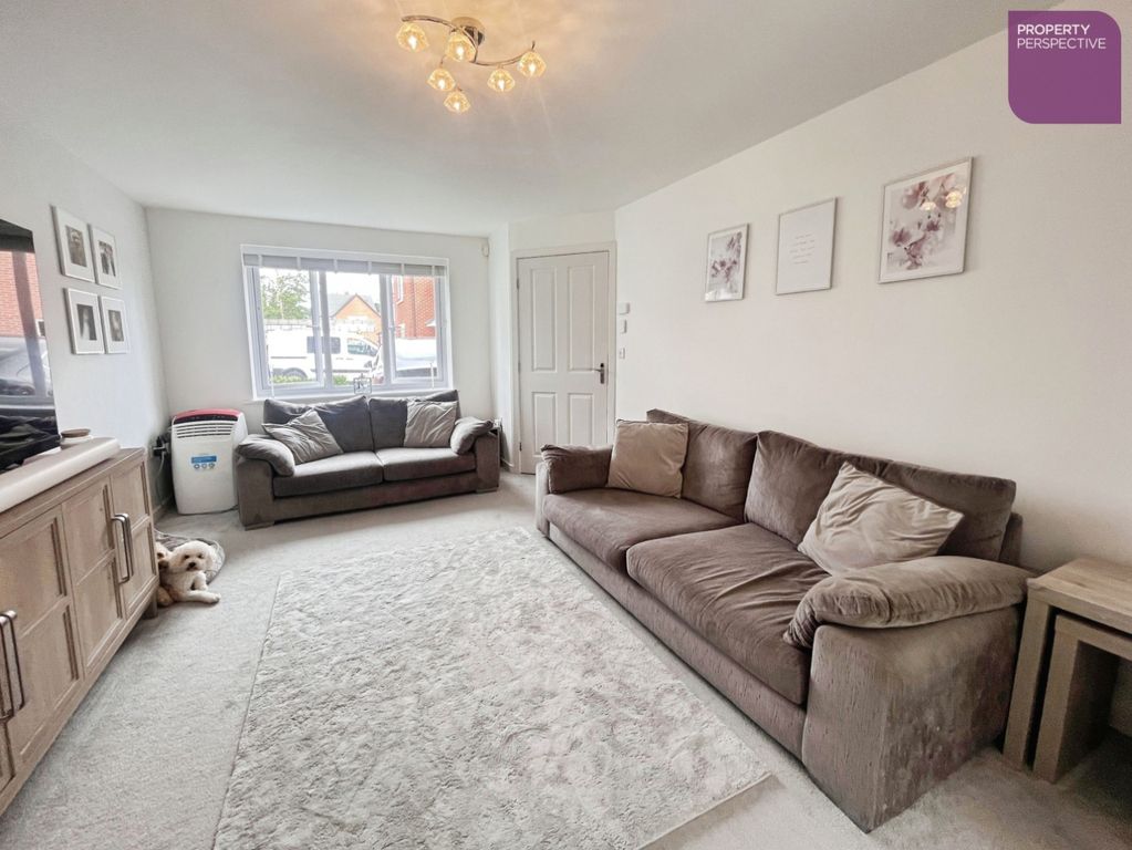 Property photo 3 of 14 Lounge