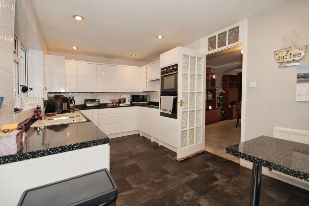 Property photo 3 of 20 Pbox-Img.Jpg