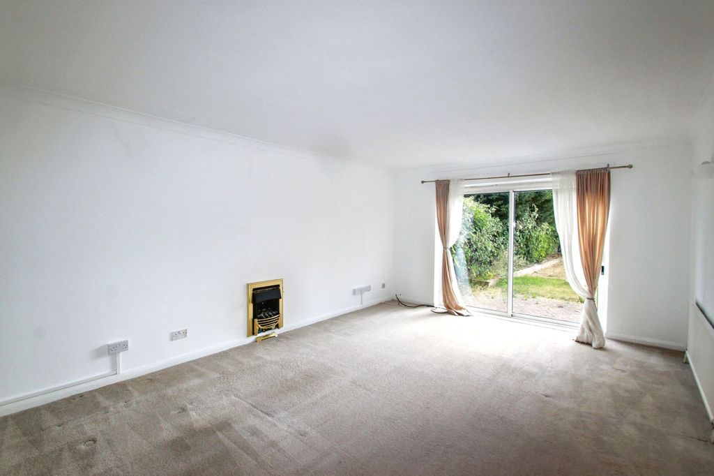 Property photo 3 of 32