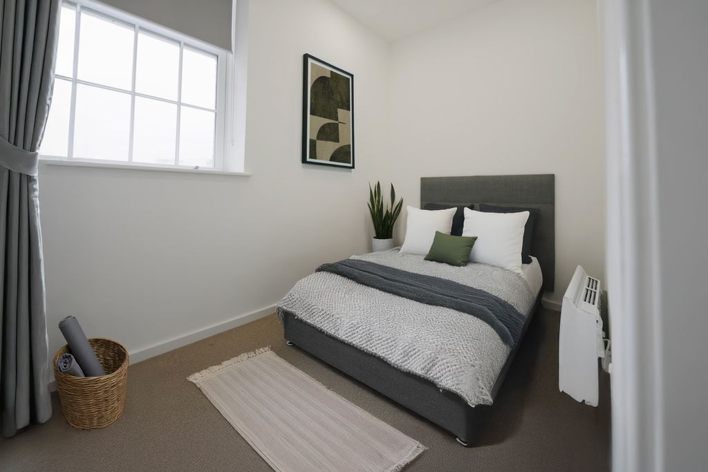 Property photo 3 of 6 Bedroom