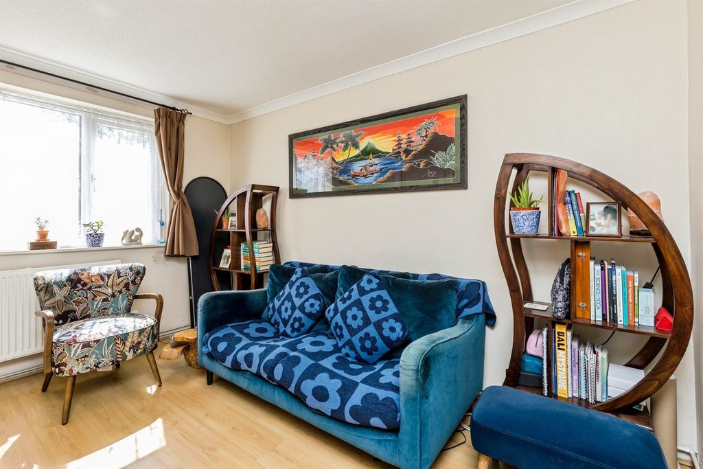Property photo 3 of 11