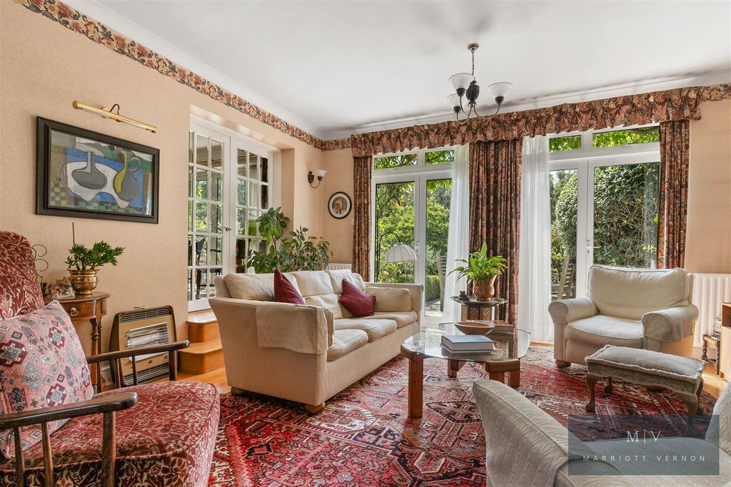 Property photo 2 of 30 Ranmore Avenue 6 MV-15.Jpg