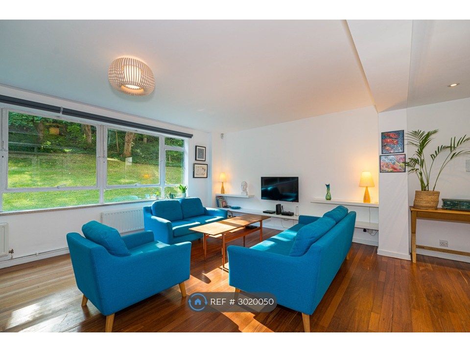 Property photo 2 of 24 Living/Dining Room
