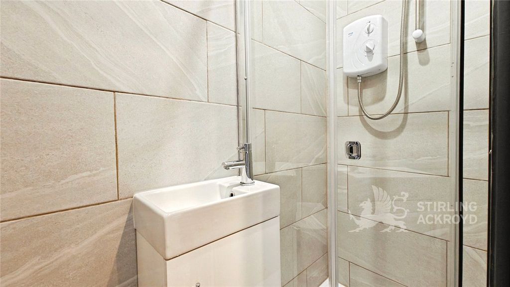 Property photo 3 of 4 Ensuite